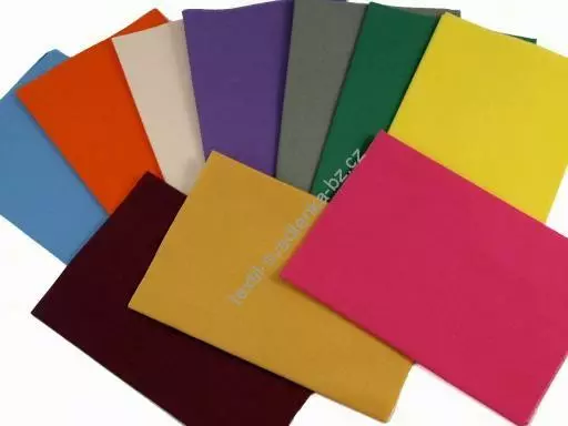 Vliselin (vlizelín) 70152 zažehlovací 30g - černý