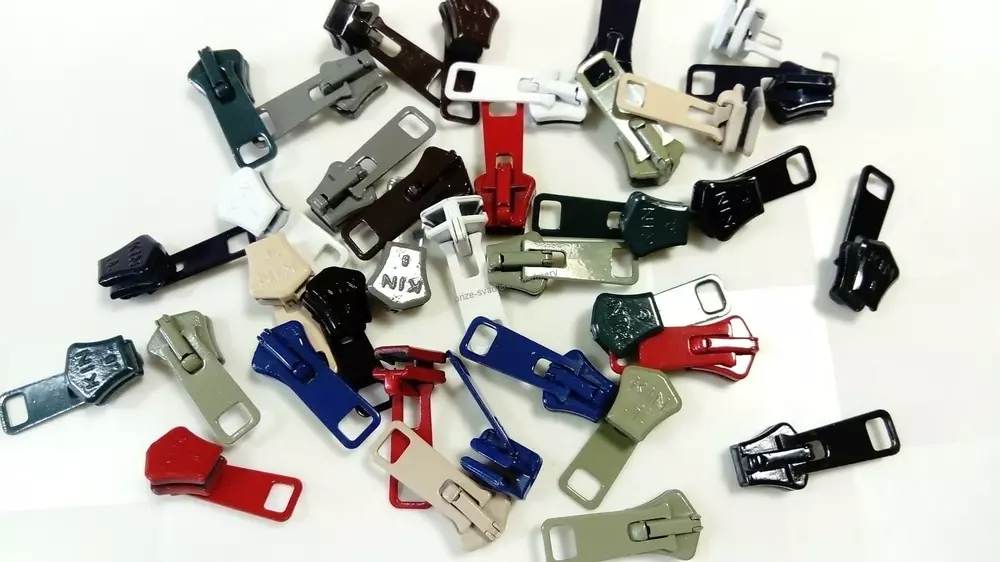 Jezdec ke kostěnému zipu 6mm - červený 975