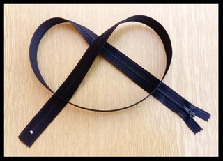 Zip cíchový 30cm - černý