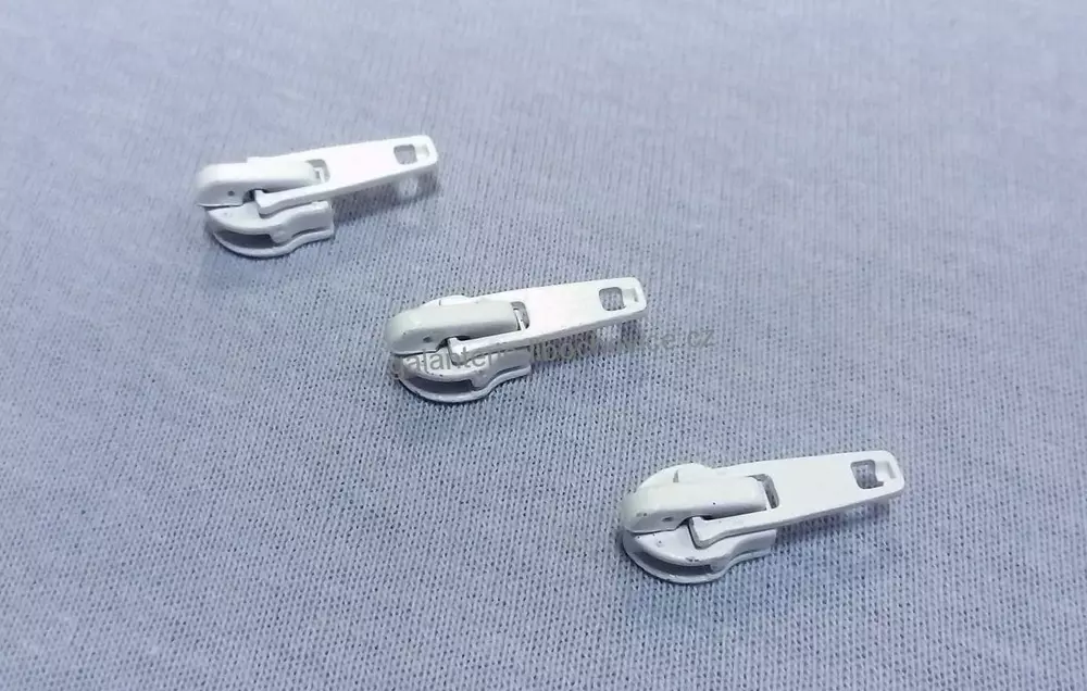 Zip dvoucestný kostěný se dvěma jezdci 85cm - tm. modrý 940