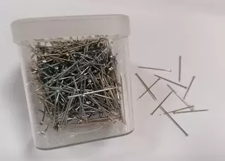 Špendlíky 26x0,8mm, 50 g v krabičce 83052