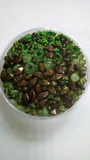Korálky MIX 120g - zelená