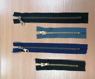 Kovový zip zdrhovadlo 20 cm - tm. modrý