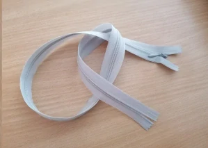 Zip cíchový 40cm - smetanový (skrytý)